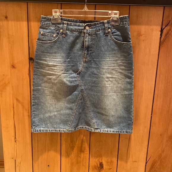 Adorable flattering skirt! - Picture 3 of 5